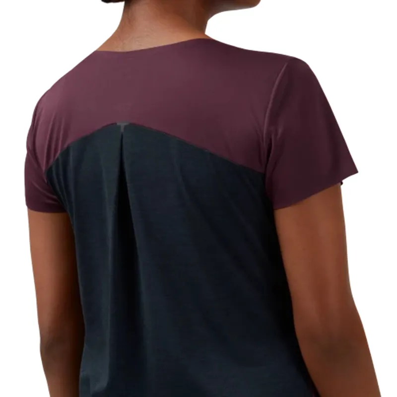 On Running Womens Performance T-Shirt - Mulberry Black-1