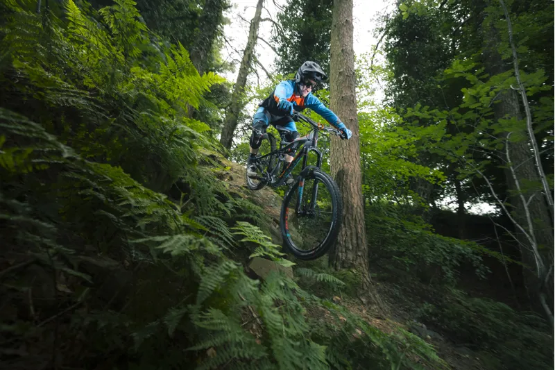 2018 Whyte G-170 RS Gravity Enduro Full Suspension Mountain Bike-10