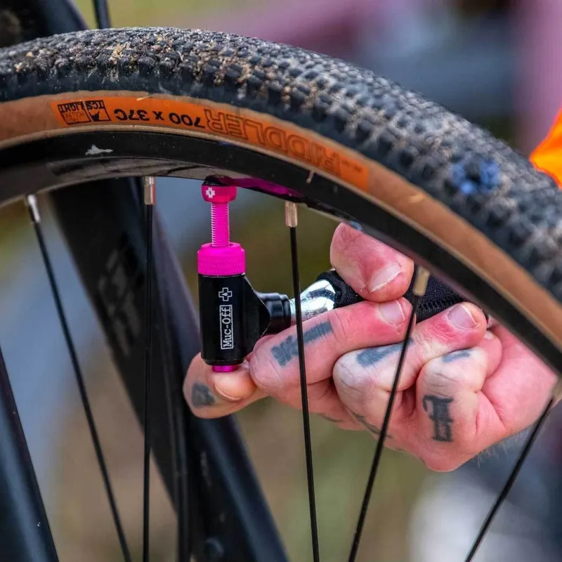 Muc-Off CO2 Road Gravel Inflator Kit-1