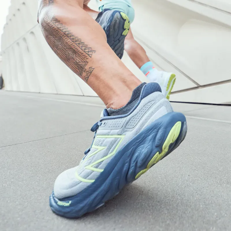 Feetures Elite Light Cushion No Show Tab Running Sock Bahama Blue-3