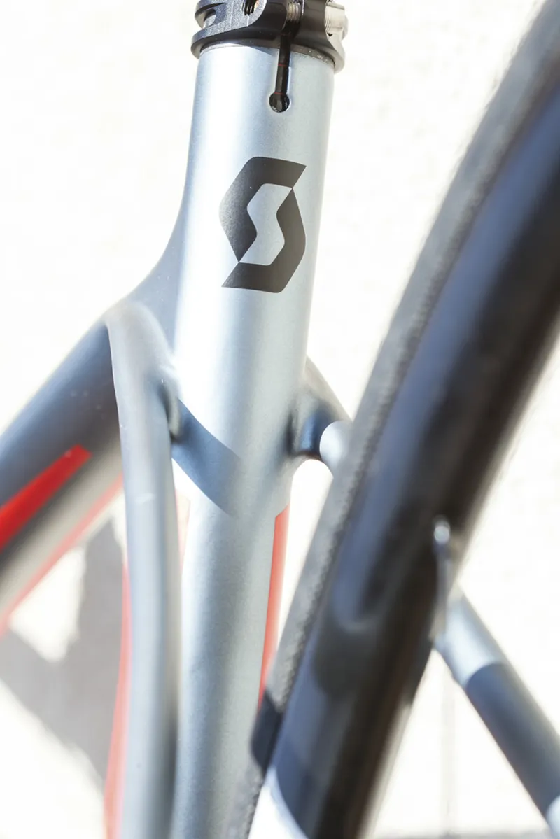 2015 Scott Solace 15 Disc Endurance Carbon Road Bike-3