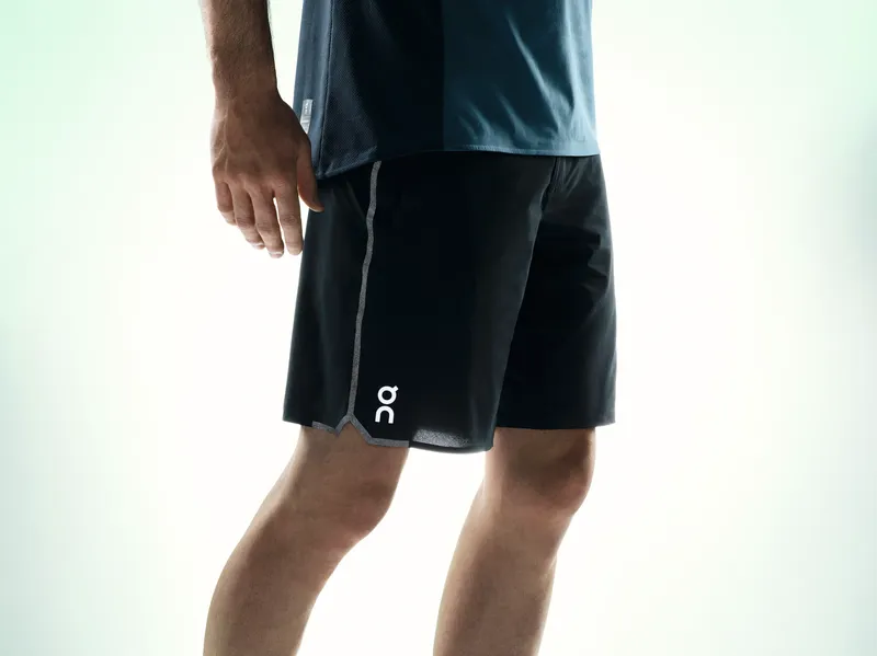 On Running Hybrid Shorts Black-1