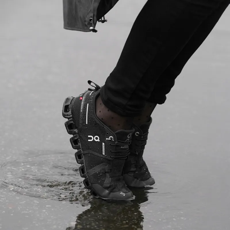 On Cloud Waterproof Womens Running Shoe - Black - 6.5-5